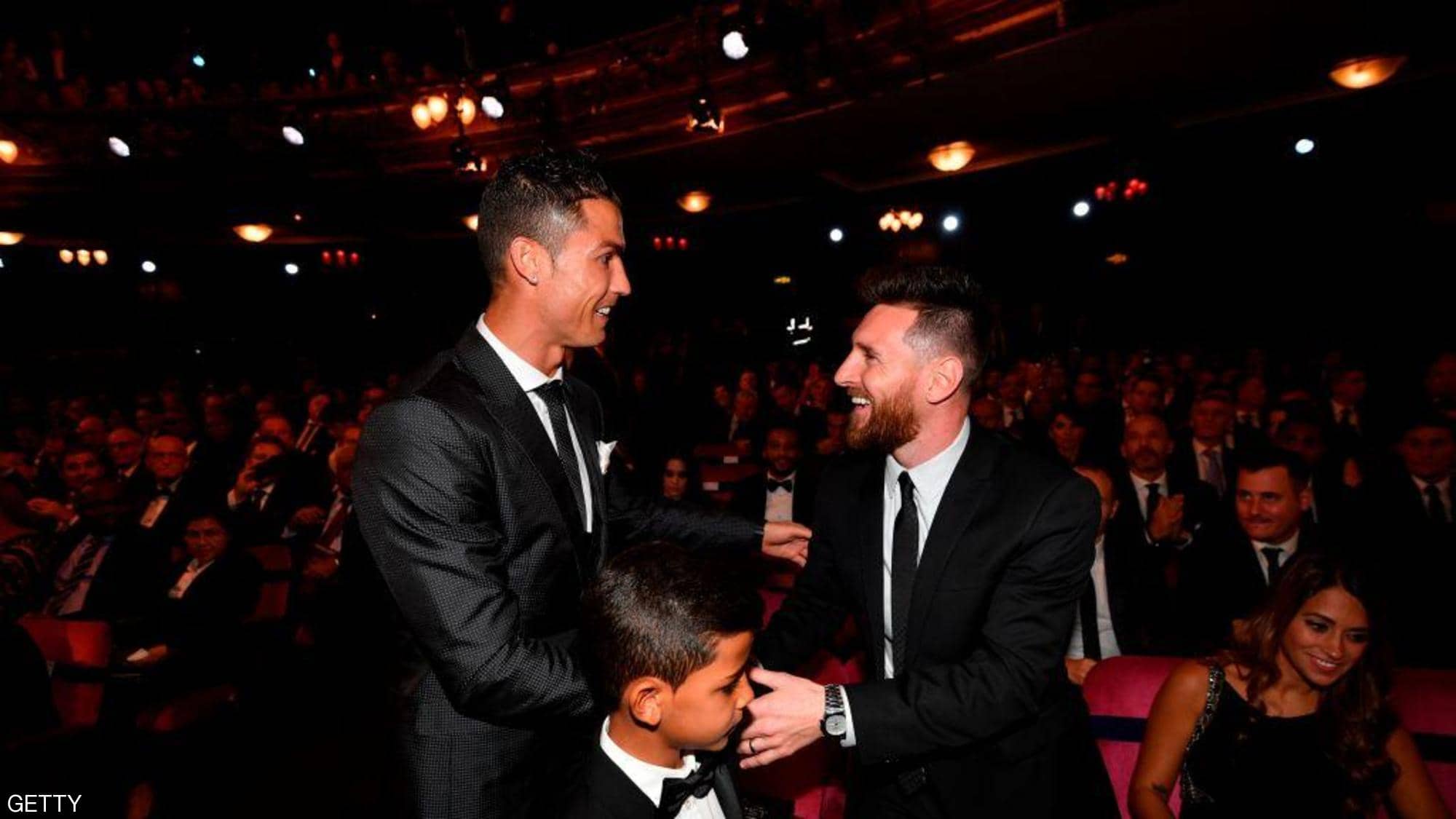 رونالدو يتوج بجائزة لاعب القرن