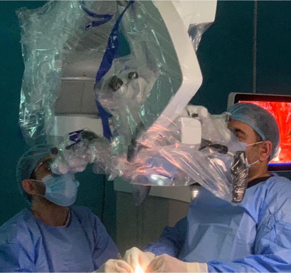 لأول مرة في العراق.. فريق طبي بالجملة العصبية يجري عملية لمرض المومياء النادر