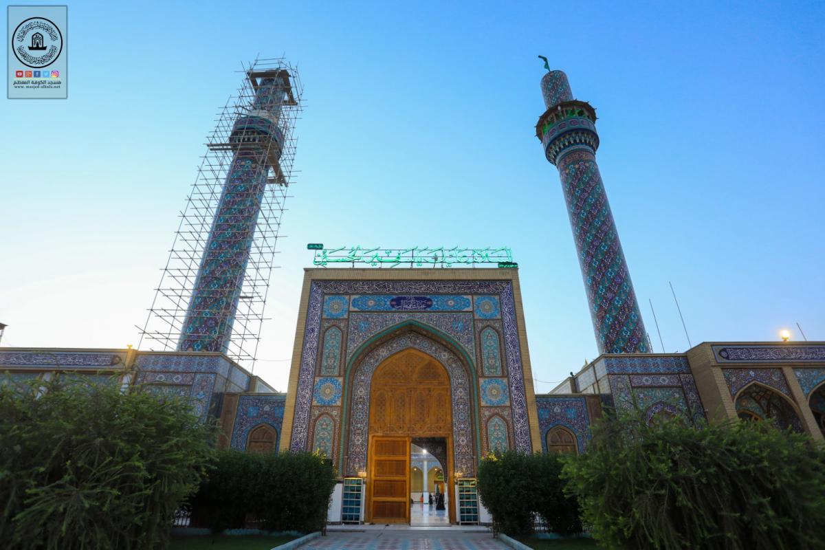 بالصور:العراقيون يبدؤن بتذهيب منارتي صحن مسلم بن عقيل في الكوفة