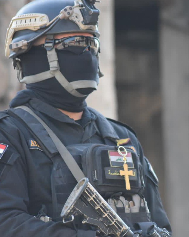 بالصور :مكافحة الارهاب تنتشر في شوارع الموصل مرتدية الصليب ترحيبا بالبابا فرنسيس