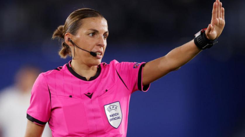 ستيفاني أول امرأة تدير مباراة بتصفيات كأس العالم للرجال