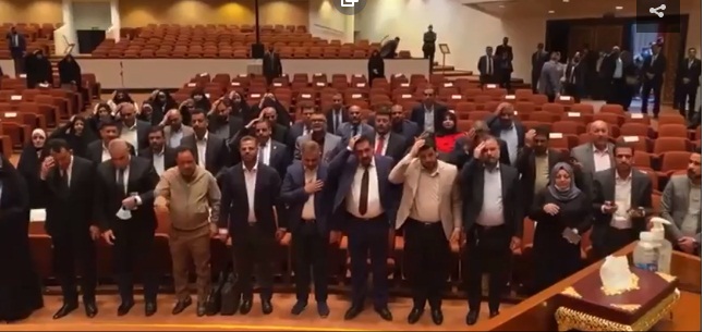 داخل البرلمان.. نواب عراقيون يقرأون دعاء "الفرج"