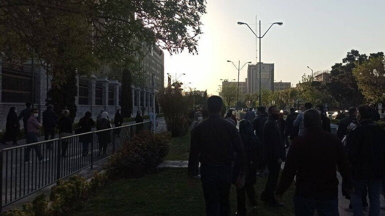 إيرانيون محتجون ضد الاتفاقية الصينية : "إيران ليست للبيع.. لا لبيع الوطن"