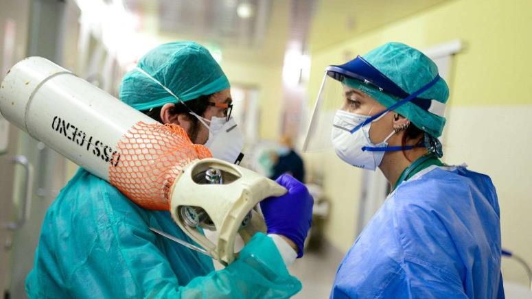 العراق يقلل من فحوصات كورونا ويسجل اكثر من 6000 اصابة  مع انخفاض  باعداد الاصابات بكربلاء