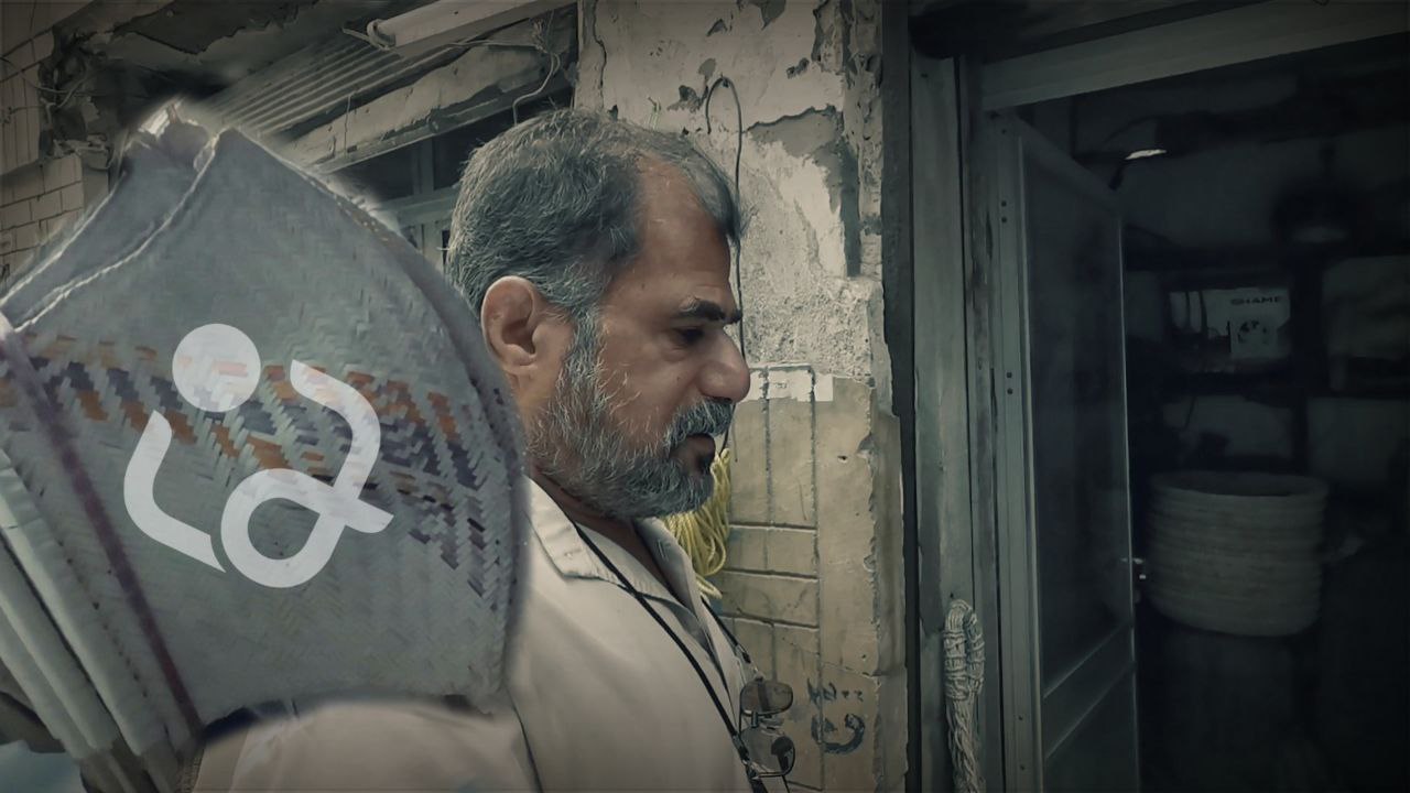 في كربلاء.. محل عمره اكثر من 100 عام لصناعة (المهفات اليدوية): نقص الطاقة انعش تجارتنا