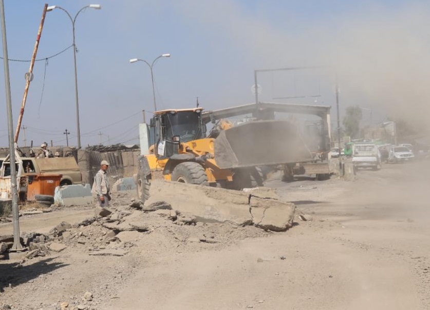 بالصور.. عمليات بغداد ترفع 41 سيطرة وتعد بمثلها قريباً