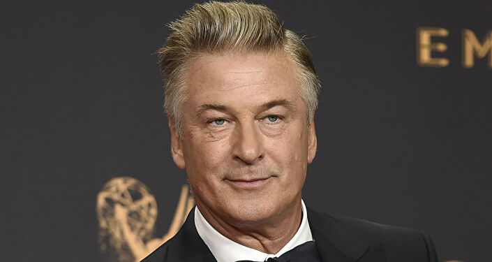 ممثل أمريكي يقتل مديرة التصوير ويصيب المخرج خلال تصوير فيلم !