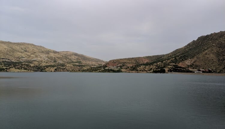 انخفاض نسبة المياه في سد دهوك