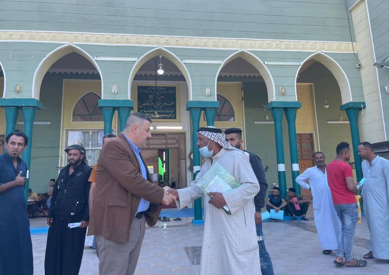 وزارة الهجرة تشرف على توزيع منح مالية لـ (75) أسرة نازحة في ديالى