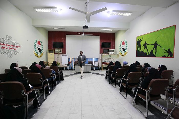 مصور وكالة نون يقيم دورة للتصوير الفوتوغرافي برعاية العتبة الحسينية المقدسة