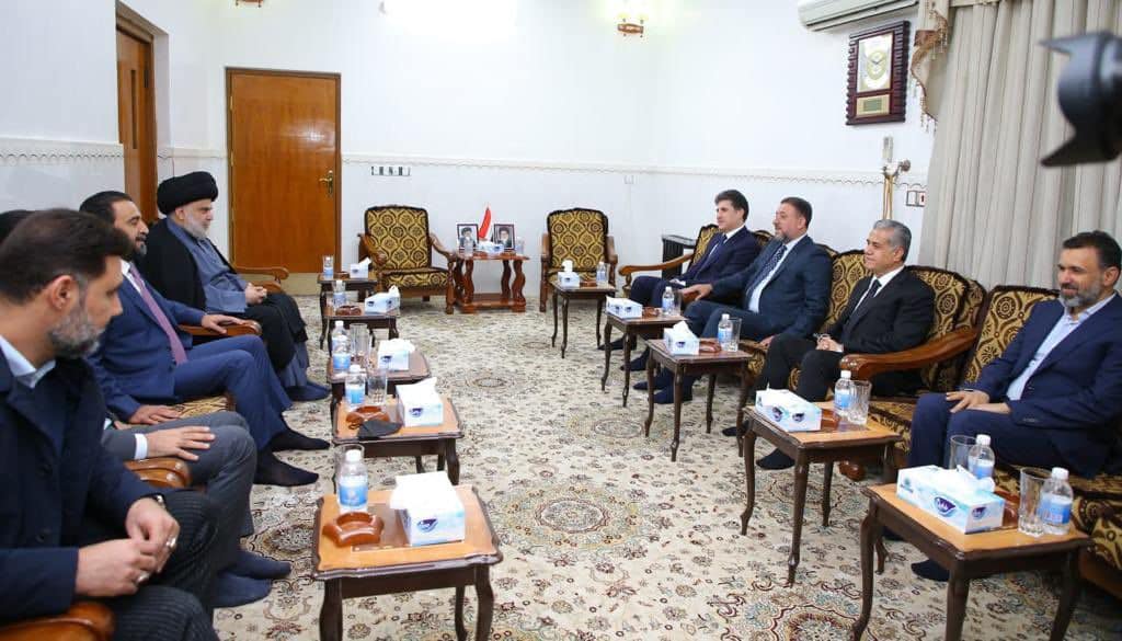 زعيم التيار الصدري يستقبل الحلبوسي وبارزاني والخنجر في الحنانة والبارزاني يقدم مقترحًا للصدر بشأن المالكي