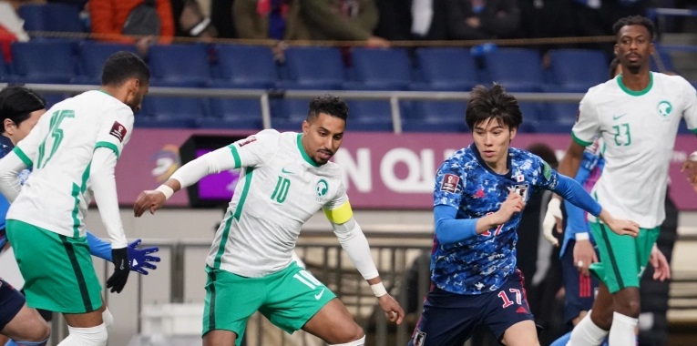 رغم الخسارة امام اليابان السعودية تتمسك بالصدارة وعمان "تفرمل" أستراليا