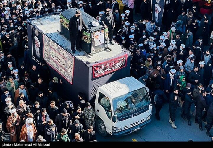 بالصور: تشييع جثمان آية الله العظمى صافي كلبايكاني