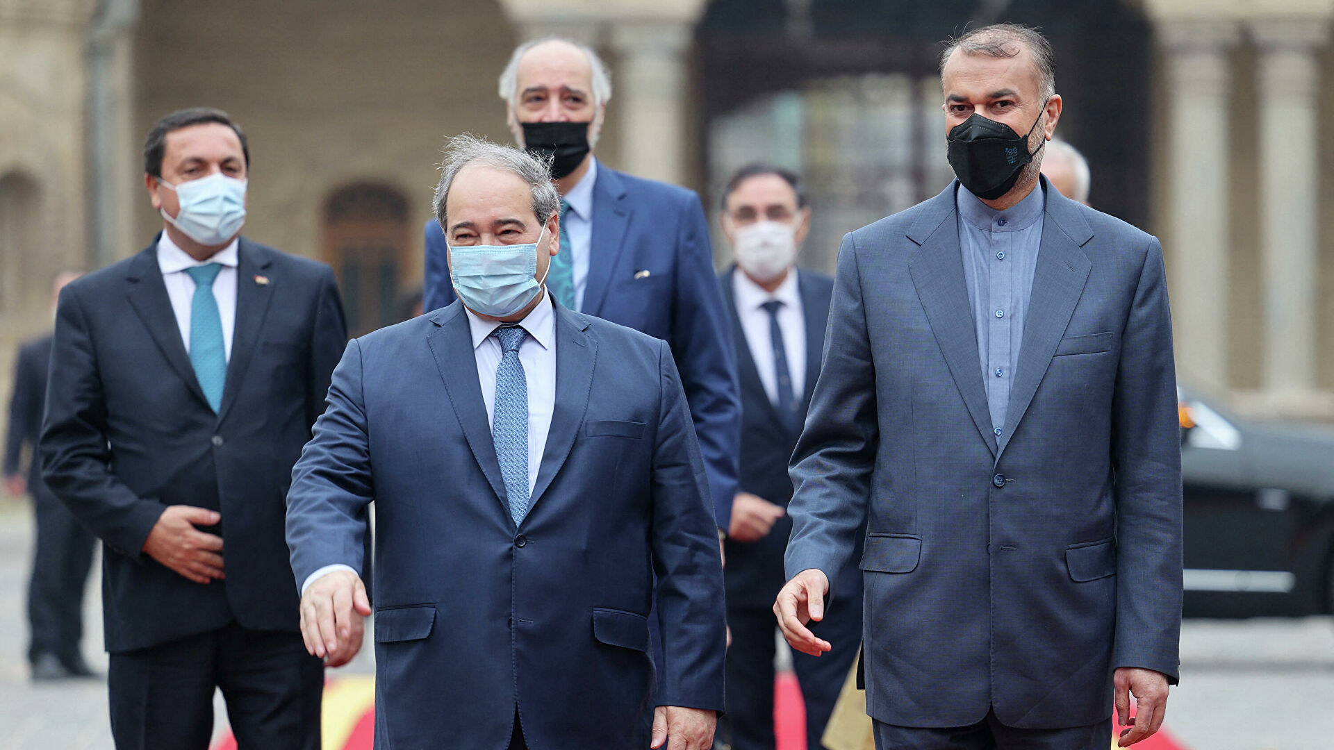 وزير الخارجية الإيراني يصل إلى دمشق على رأس وفد رفيع المستوى