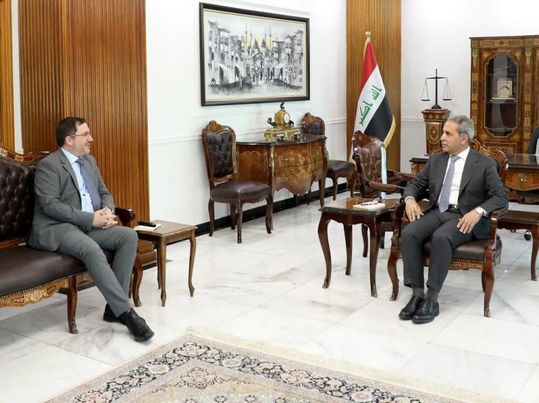 القاضي فائق زيدان يلتقي مع السفير البريطاني في العراق