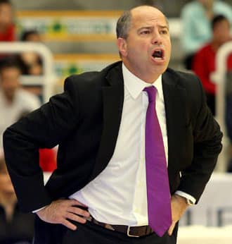 ريال مدريد ينعى مدربه الأسبق