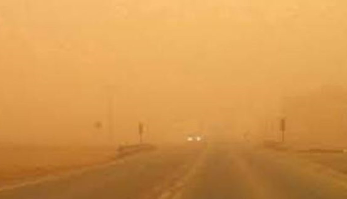 عاصفة ترابية تغطي سماء دول خليجية... السعودية والكويت تحذر المواطنين