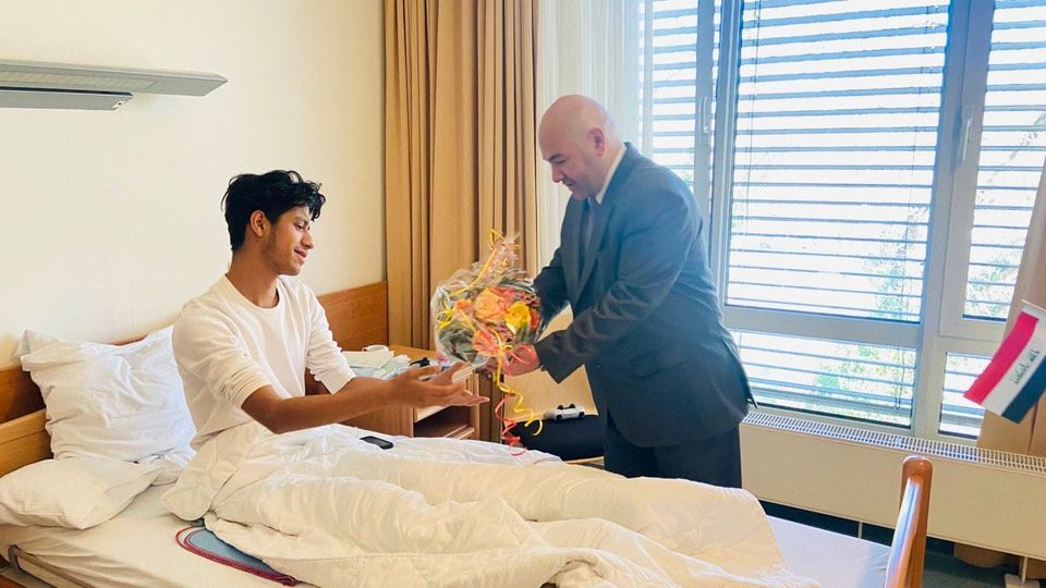 بالصور:سفير جُمهوريَّة العراق لدى ألمانيا يزور جرحى تظاهرات تشرين