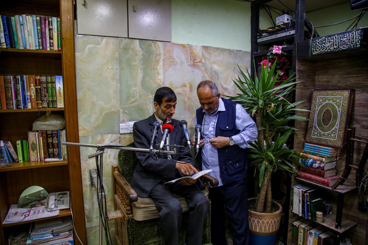 يقرأها منذ 18 عاما "التوجيهات الدينية" بصمة حسينية اقترنت بآذان الحرم المقدس