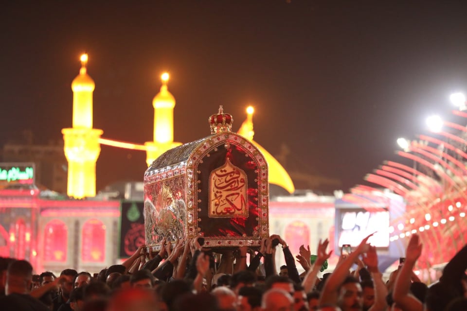 كربلاء:شاهد بالصور عزاء وبكاء وقيام ودعاء