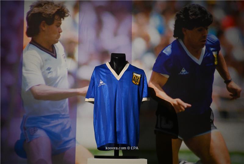 قميص مارادونا الأغلى في التاريخ بعد قهر بيليه