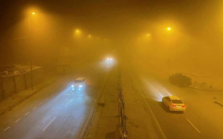 بغداد تتغطى بالتراب بشكل كامل ومستشفياتها تعلن النفير