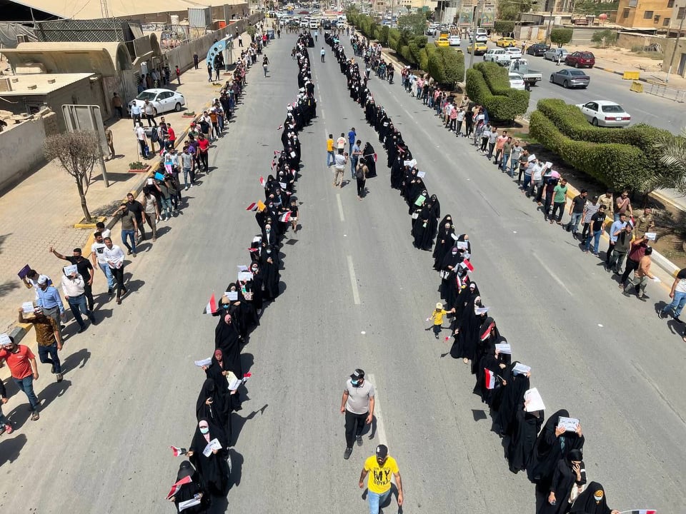 بالصور:خريجو كربلاء يفترشون الشوارع:الحكومة تغض النظر