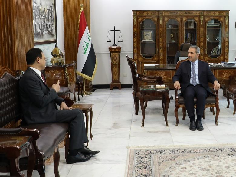 لبحث قضايا مصريين بالمحاكم العراقية :السفير المصري يلتقي رئيس مجلس القضاء الاعلى