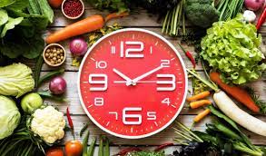 اختصاصي تغذية يحدد أفضل وقت لتناول العشاء