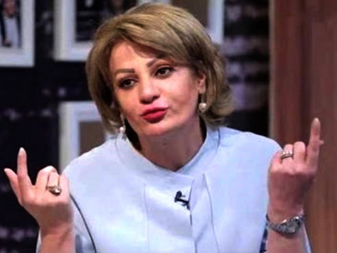 سروة عبد الواحد تدعو لعصيان مدني أمام مقر حكومة أربيل