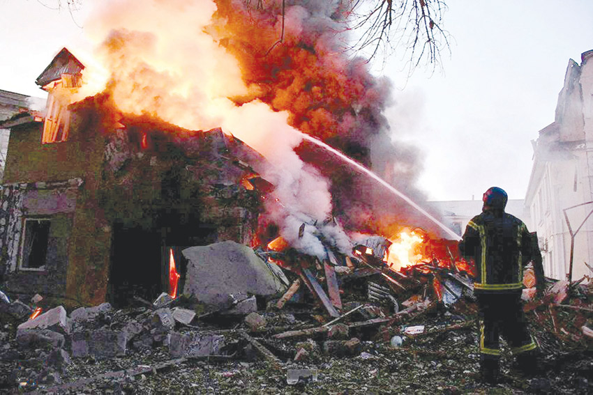 البيت الأبيض: إيران ستزود روسيا «بمئات الطائرات المسيرة»