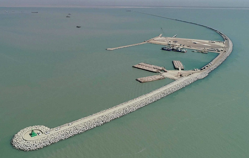 موانئ العراق تعلن قرب استلام المرحلة الأولى من طريق حيوي بميناء الفاو (صور)