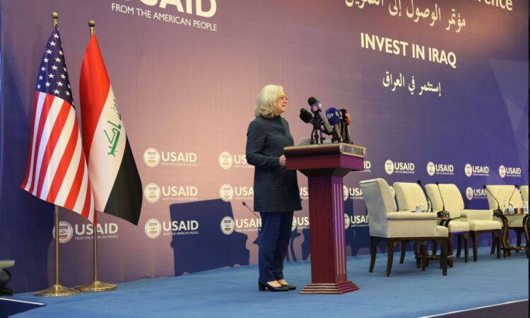 السفيرة الأميركية لدى بغداد تلتقي صحافيين عراقيين
