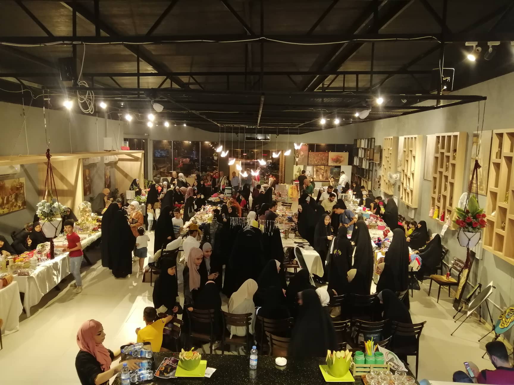 بالصور:بازار خيري في كربلاء لدعم مرضى السرطان