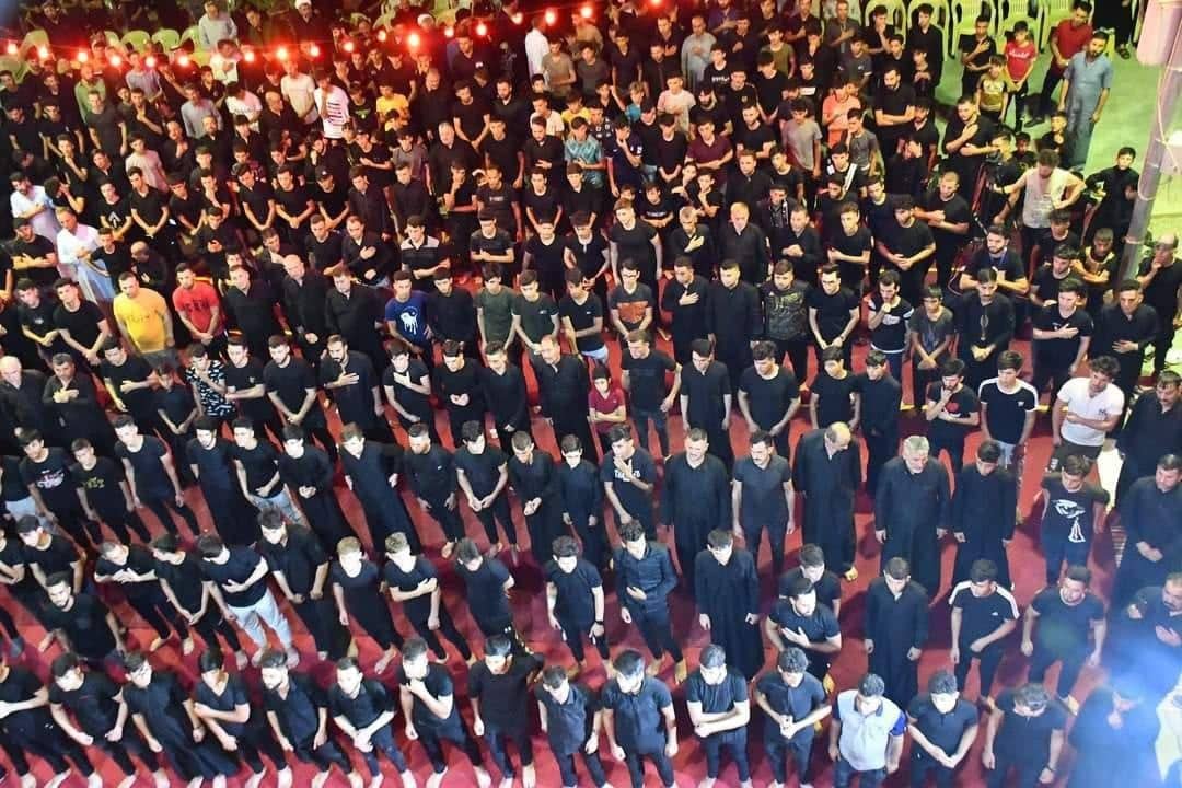 بالصور:العتبة الحسينية المقدسة تحيي عاشوراء في الموصل ومسؤول رفيع فيها يشارك ابناء الموصل مجالس العزاء