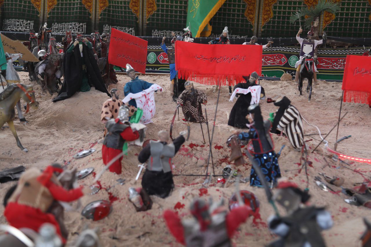 بالصور:معرض مجسمات حرفي يستعرض واقعة الطف ورسالات الانبياء في منطقة بين الحرمين وسط كربلاء