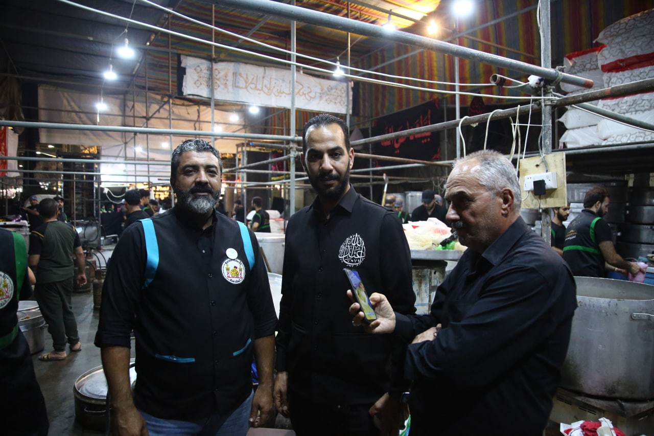 عبر (11) موقعا ثابت ومتحرك :مضيف العتبة الحسينية:يقدم اكثر من (5) ملايين وجبة غذائية في الزيارة..مصور