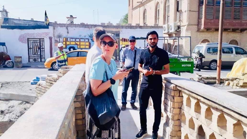 وفد سياحي من (5)دول أجنبية يزور المواقع التراثية في البصرة