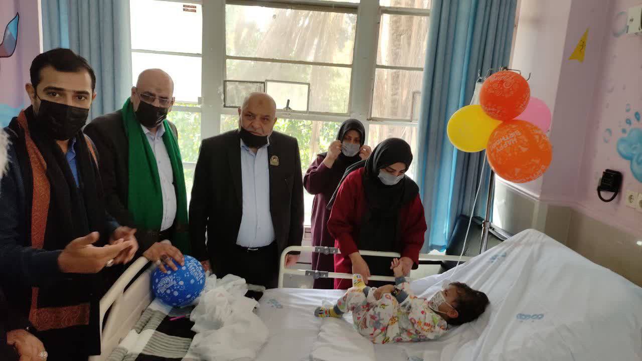 وفد عراقي من العتبة الحسينية يزور عوائل شهداء الحادث الارهابي في مدينة شيراز ويتفقد الجرحى في المستشفيات (صور)