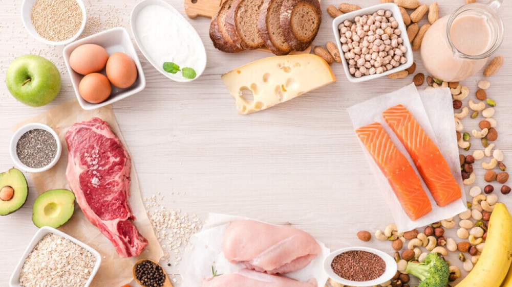 10 أطعمة لتعزيز صحتك .. أبرزها الموز والبيض والقهوة