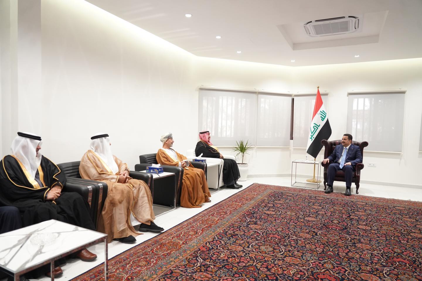 السوداني يستقبل في البصرة سفراء دول مجلس التعاون الخليجي واليمن لدى العراق