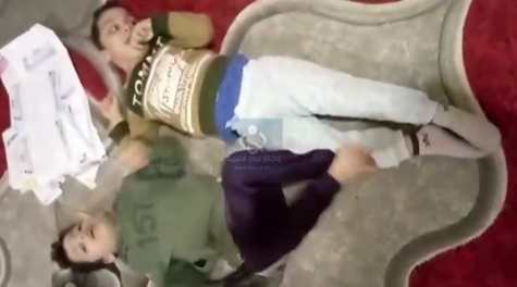 اب "سماوي" يناشد وزيري الصحة والعمل لانقاذ اطفاله المرضى..فيديو