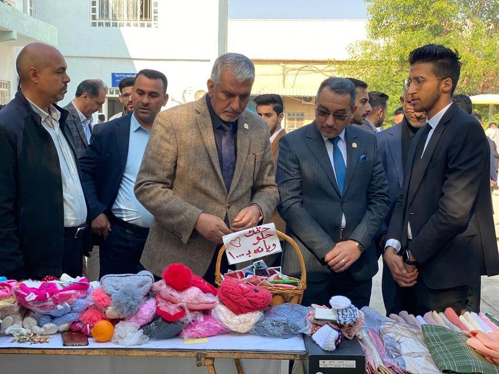 لدعم شريحة المصابين بأمراض السرطان .. جامعة كربلاء تقيم سوقا خيريا