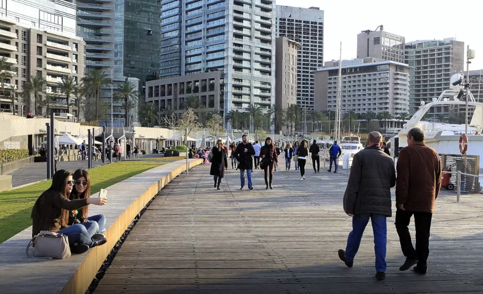 لبنان.. 30% من السكان يشغلون المطاعم والمتاجر بأموالهم والـ70% المتبقين لايجدون ما يأكلوه!