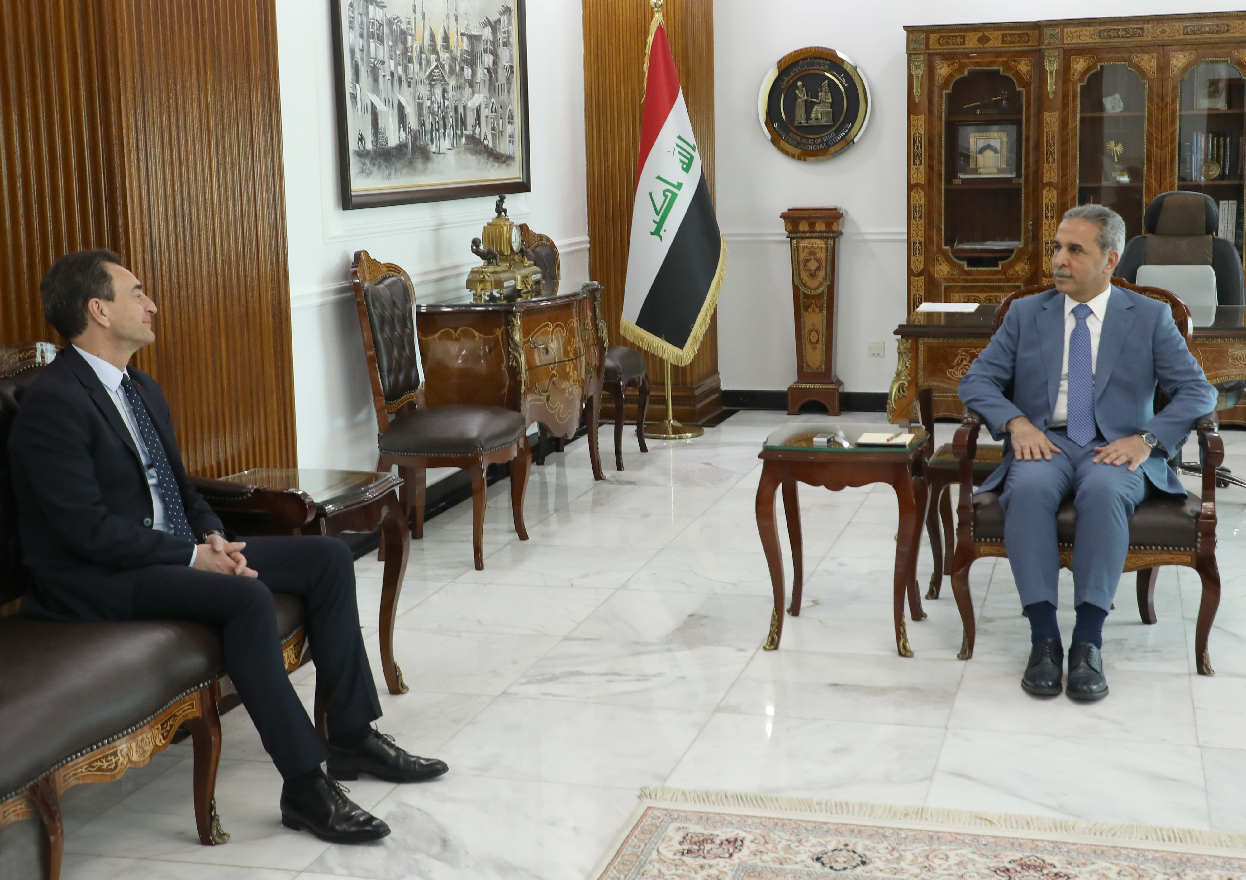 رئيس مجلس القضاء الأعلى يستقبل السفير الفرنسي