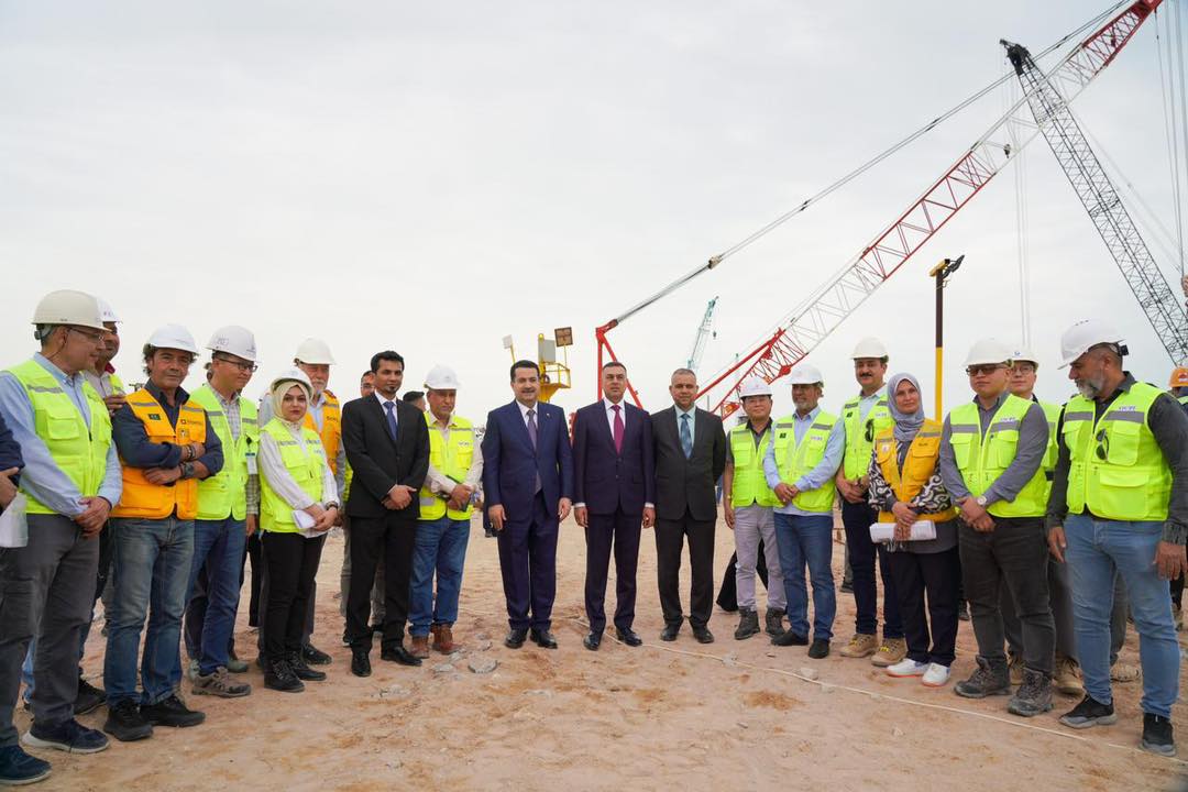 السوداني يزور موقع ميناء الفاو الكبير ويطلع على سير العمل في مشاريعه الخمسة