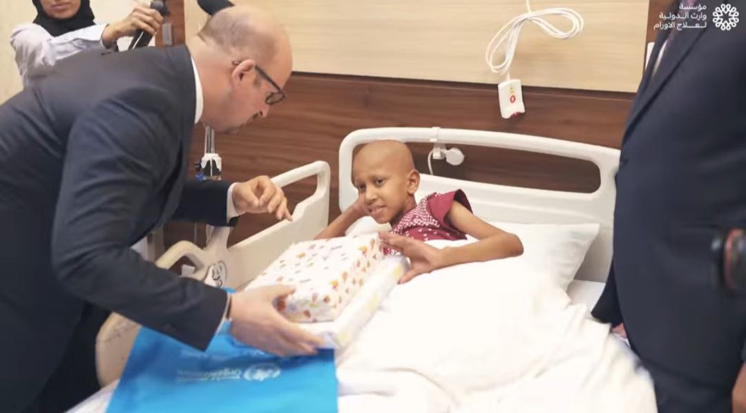 ممثل منظمة الصحة العالمية يزور كربلاء:مؤسسة وارث الدولية لعلاج الاورام فخر للوطن العربي(مصور)