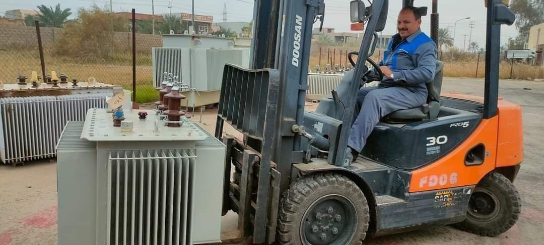 وزارة الصناعة تجهز  كهرباء الجنوب ب (٤٥٠) محولة توزيع صنعت بخبرات عراقية