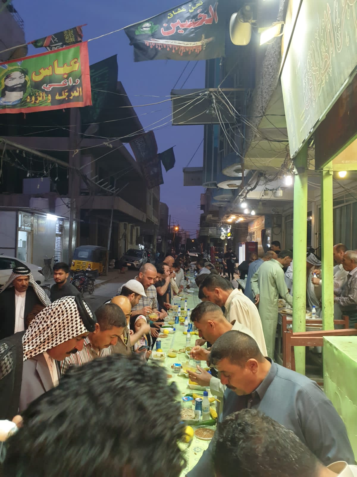 1000 وجبة افطار يوميًا، موكب خدمي في كربلاء المقدسة يقدم خدماته للزائرين طوال شهر رمضان