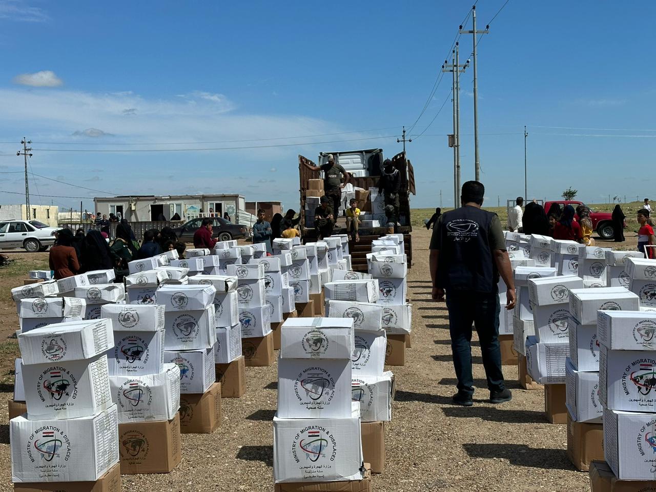 توزيع المساعدات الإغاثية على نازحين عشوائيات عامرية الفلوجة